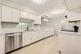 10123 Kent Towne Ln, Sugar Land, TX 77498 - Photo 3