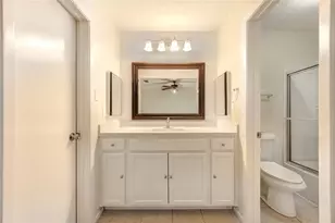 10123 Kent Towne Ln, Sugar Land, TX 77498 - Photo 9