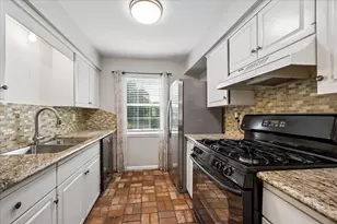 1451 Fountain View Dr, Houston, TX 77057 - Photo 9