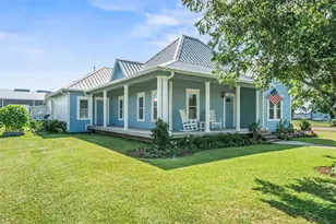 664 Laurel Street S, Matagorda, TX 77457 - Photo 3