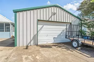 664 Laurel Street S, Matagorda, TX 77457 - Photo 5