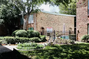 2201 Fountain View Dr, Houston, TX 77057 - Photo 11