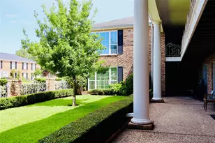 2201 Fountain View Dr, Houston, TX 77057 - Photo 11