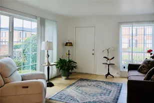 2201 Fountain View Dr, Houston, TX 77057 - Photo 5