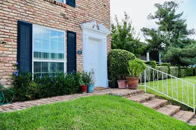 2201 Fountain View Drive #5J, Houston, TX 77057 - Photo 1