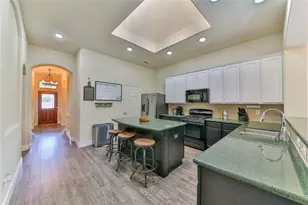 2301 Shadow Falls Ln, Pearland, TX 77584 - Photo 9