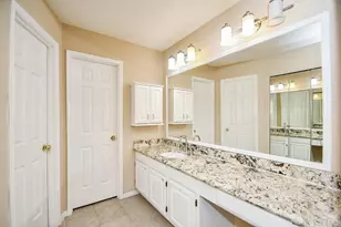 3402 Hidden Creek Dr, Sugar Land, TX 77479 - Photo 11