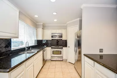 3402 Hidden Creek Drive, Sugar Land, TX 77479 - Photo 9