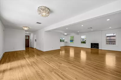 8739 Linkterrace Lane, Houston, TX 77025 - Photo 9