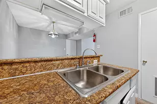 2110 Wilcrest Dr, Houston, TX 77042 - Photo 15