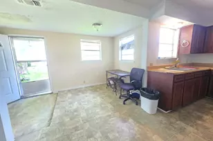 2600 Avenue F, Bay City, TX 77414 - Photo 9