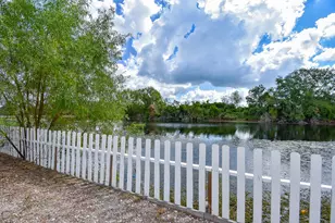 330 N Dixie Dr, Lake Jackson, TX 77566 - Photo 3