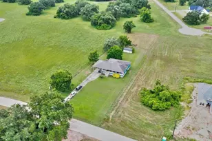1226 Frontier Trail, Angleton, TX 77515 - Photo 33