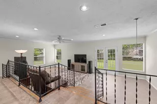 209 Summit Dr, Conroe, TX 77303 - Photo 9