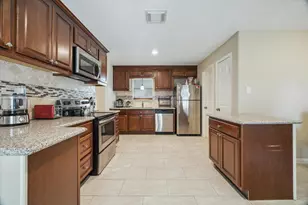 10218 Golden Meadow, Houston, TX 77064 - Photo 9