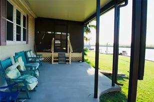 627 Port Rd, Angleton, TX 77515 - Photo 11