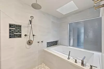 5000 Bayard Lane, Houston, TX 77006 - Photo 17