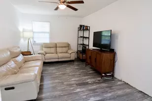 4031 Castor St, Houston, TX 77022 - Photo 9