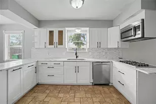 8330 Springtime Ln, Houston, TX 77075 - Photo 3