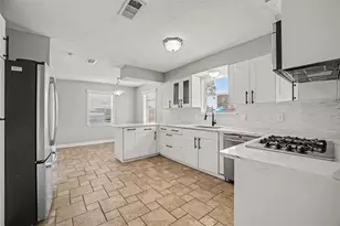 8330 Springtime Ln, Houston, TX 77075 - Photo 3