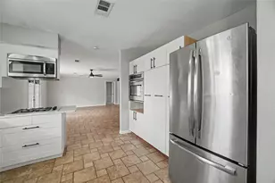 8330 Springtime Ln, Houston, TX 77075 - Photo 5