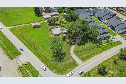 307 W Hufsmith Road, Tomball, TX 77375 - Photo 3