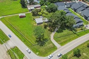 307 W Hufsmith Rd, Tomball, TX 77375 - Photo 3
