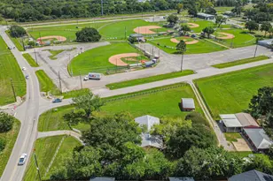 307 W Hufsmith Rd, Tomball, TX 77375 - Photo 5