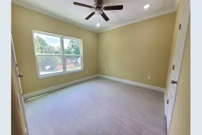 1306 N 9th Street, Conroe, TX 77301 - Photo 19