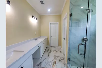 1306 N 9th Street, Conroe, TX 77301 - Photo 9