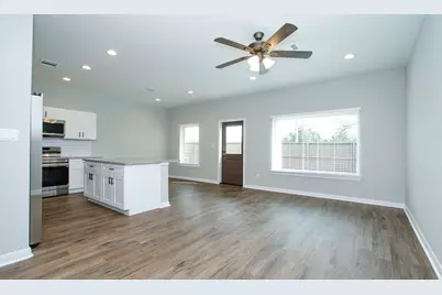 14010 Longstreet Building 16, Willis, TX 77318 - Photo 11