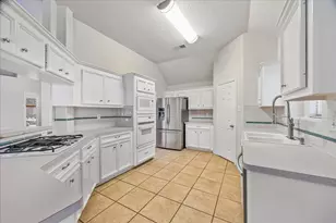 3419 Glastonbury Dr, Pearland, TX 77581 - Photo 11