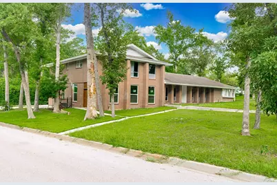 200 Broken Bough Lane, Conroe, TX 77304 - Photo 1