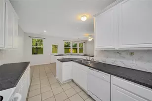 230 W Stedhill Loop, The Woodlands, TX 77384 - Photo 9