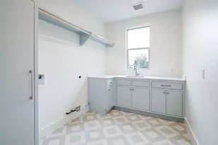 2031 Saxon Dr, Houston, TX 77018 - Photo 23