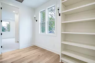 2031 Saxon Dr, Houston, TX 77018 - Photo 15