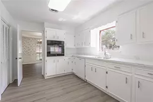 1701 25th St, Huntsville, TX 77340 - Photo 11