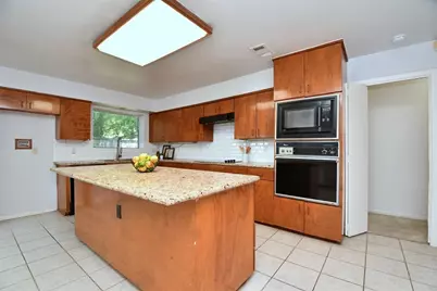 7718 Moondance Lane, Houston, TX 77071 - Photo 9