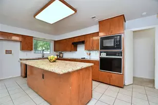 7718 Moondance Ln, Houston, TX 77071 - Photo 9