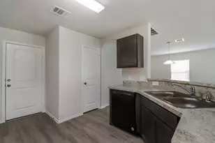 301 Pronghorn Dr, Huntsville, TX 77320 - Photo 5