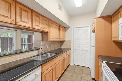 2025 Augusta Drive #605, Houston, TX 77057 - Photo 11