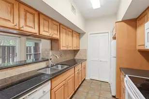2025 Augusta Dr, Houston, TX 77057 - Photo 11