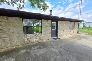 1495 W Bayshore Dr, Palacios, TX 77465 - Photo 9