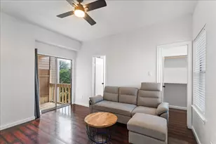 724D Bering Dr, Houston, TX 77057 - Photo 15