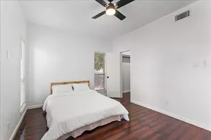724D Bering Dr, Houston, TX 77057 - Photo 11
