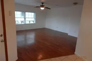 124 17th St, Dickinson, TX 77539 - Photo 5