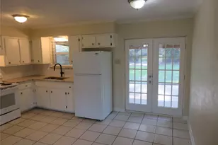109 Laurie Ln, Willis, TX 77378 - Photo 9