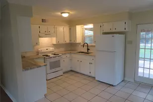 109 Laurie Ln, Willis, TX 77378 - Photo 7
