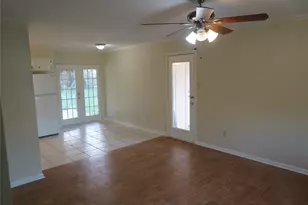 109 Laurie Ln, Willis, TX 77378 - Photo 5
