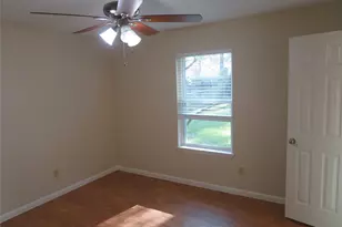 109 Laurie Ln, Willis, TX 77378 - Photo 11